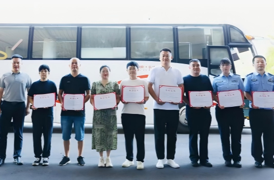 热血映警徽！湖南交警用热血为生命“续航”