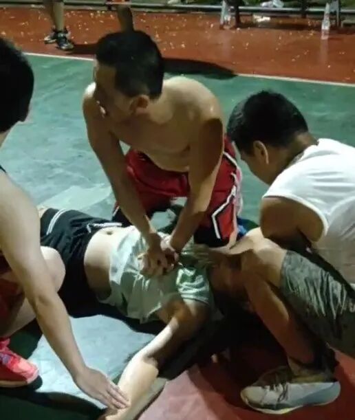 微光成炬 人道同行 | 李喜叠：球场生死八分钟 医者接力护生命